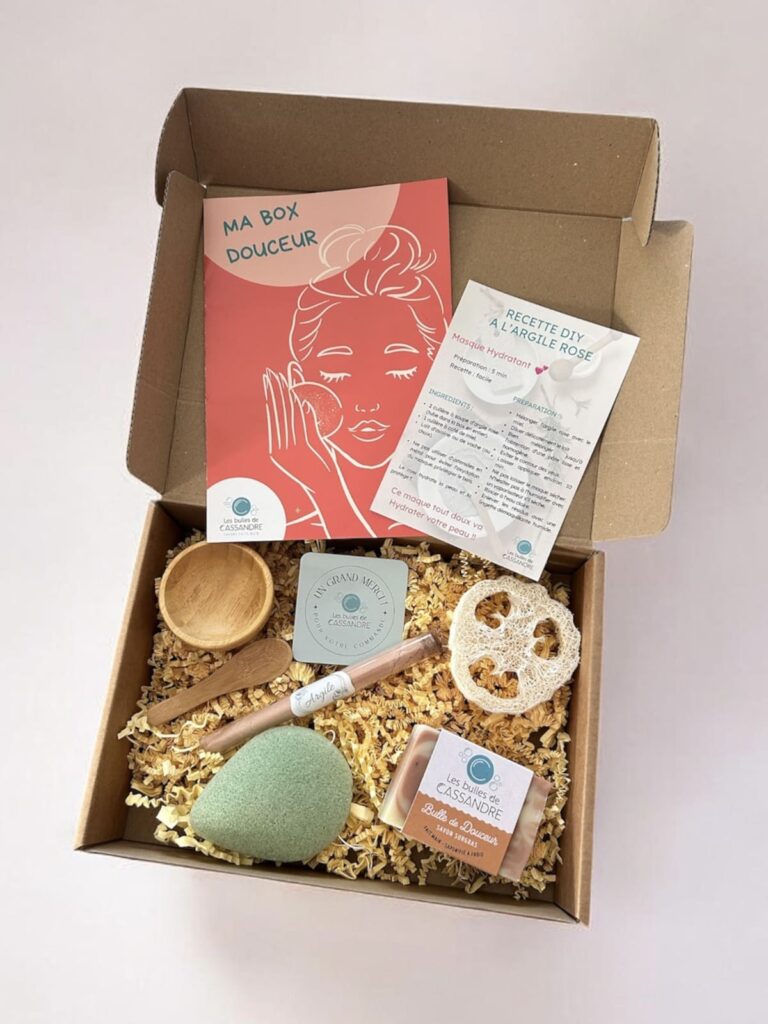 Coffret beauté maison avec produits naturels, accessoires écologiques et fiche recette DIY visage