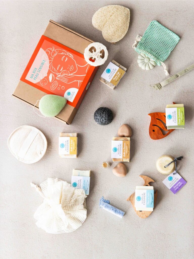 Produits naturels et accessoires écologiques inclus dans les différentes éditions des box Les Bulles de Cassandre