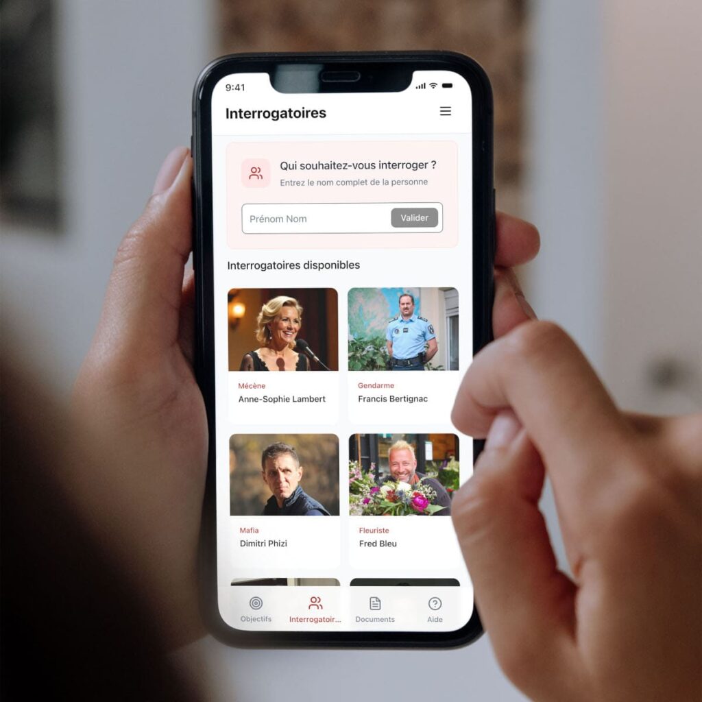 Interface d’interrogatoire par intelligence artificielle affichant les différents suspects sur smartphone